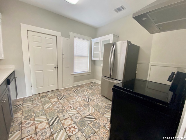 1047 E Highland Blvd Property Photo 4