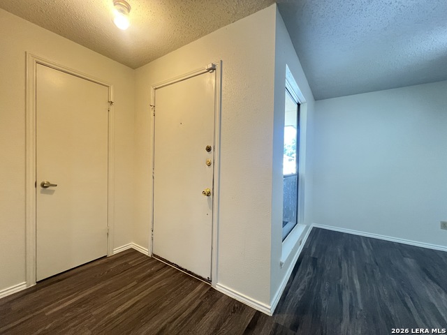 6530 Forest Vlg Property Photo 4