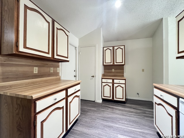 6530 Forest Vlg Property Photo 14