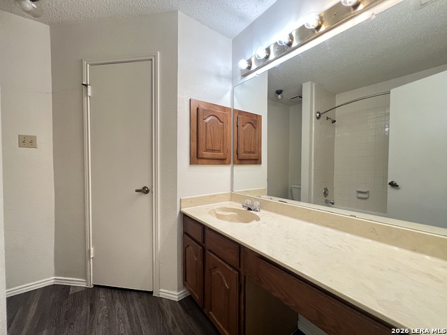 6530 Forest Vlg Property Photo 18