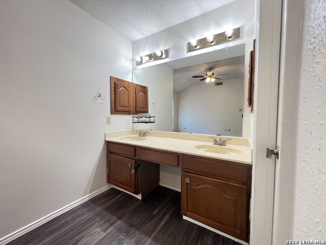 6530 Forest Vlg Property Photo 26