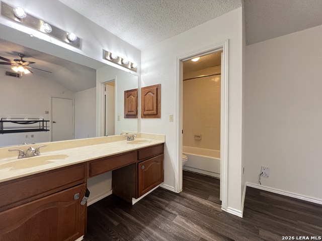 6530 Forest Vlg Property Photo 27