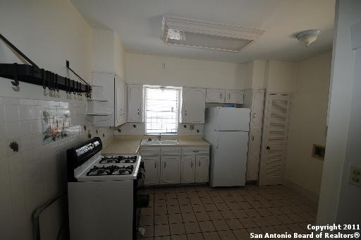 423 W Huisache Property Photo 6