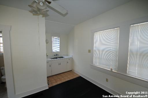 423 W Huisache Property Photo 9
