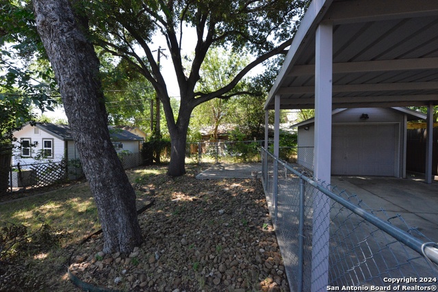 423 W Huisache Property Photo 13