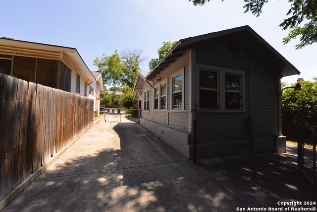 423 W Huisache Property Photo 14