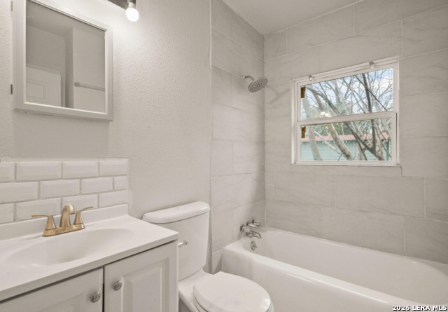 2303 Burnet Property Photo 6