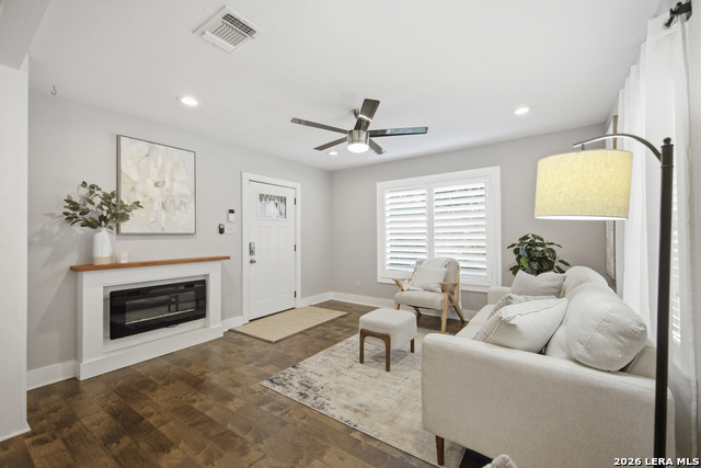 221 E French Pl Property Photo 5