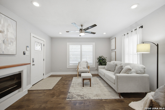 221 E French Pl Property Photo 6