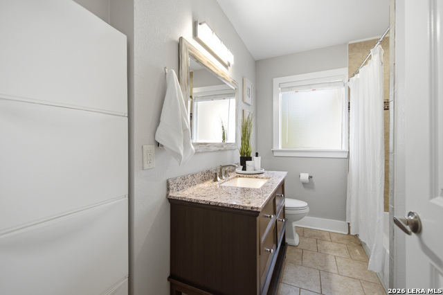 221 E French Pl Property Photo 18