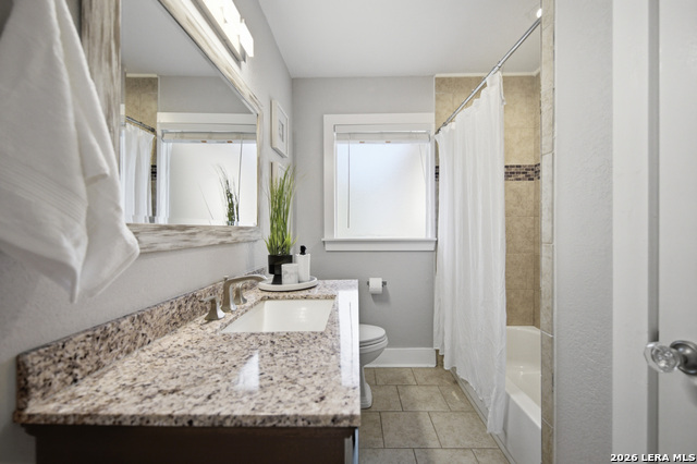 221 E French Pl Property Photo 19