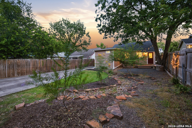 221 E French Pl Property Photo 33