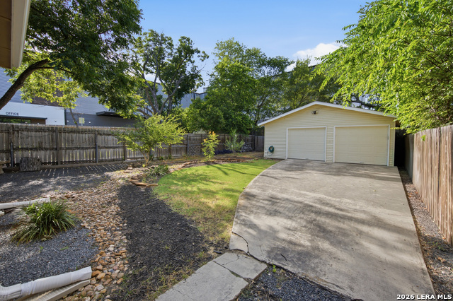 221 E French Pl Property Photo 35