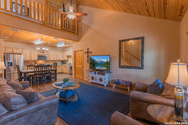 1554 Gruene Rd Property Photo 4
