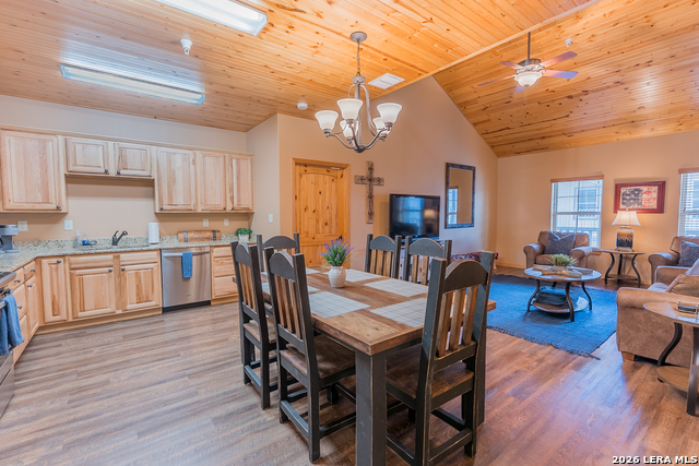 1554 Gruene Rd Property Photo 8