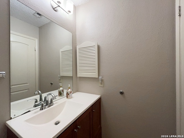 13915 Laurel Hollow Dr Property Photo 32