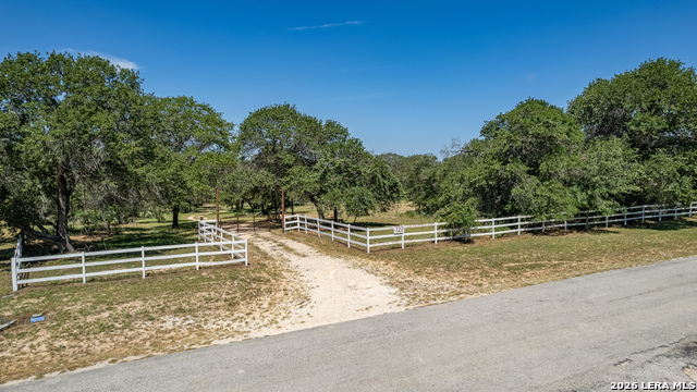 727 Eagle Creek Dr Property Photo 2