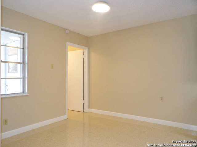 5637 Walzem Rd Property Photo 3