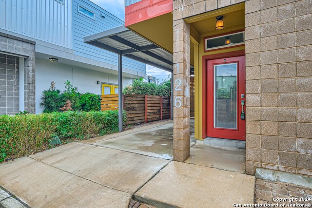 126 E Myrtle St Property Photo 3
