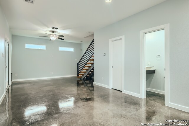 126 E Myrtle St Property Photo 4