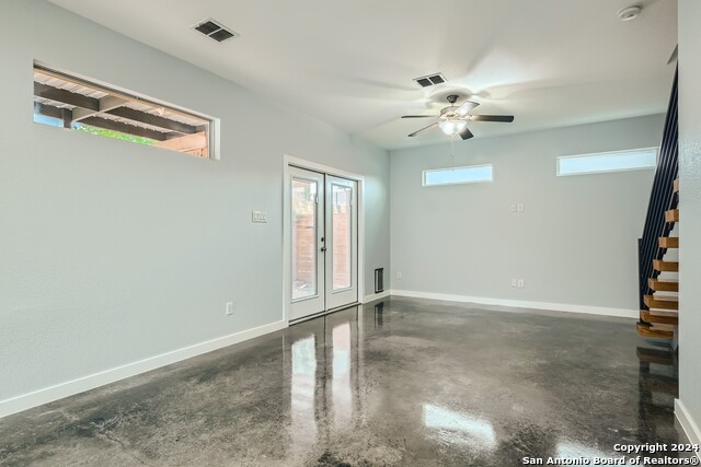 126 E Myrtle St Property Photo 5