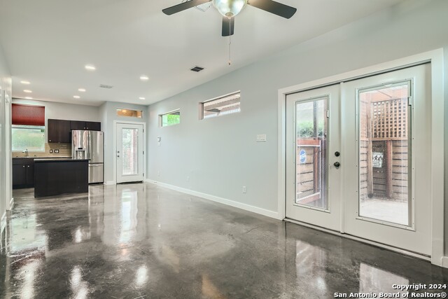 126 E Myrtle St Property Photo 6