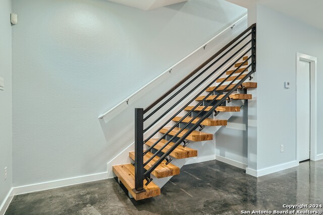 126 E Myrtle St Property Photo 14