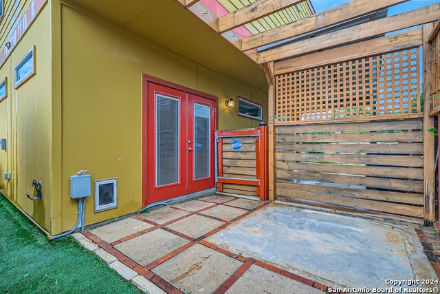126 E Myrtle St Property Photo 28