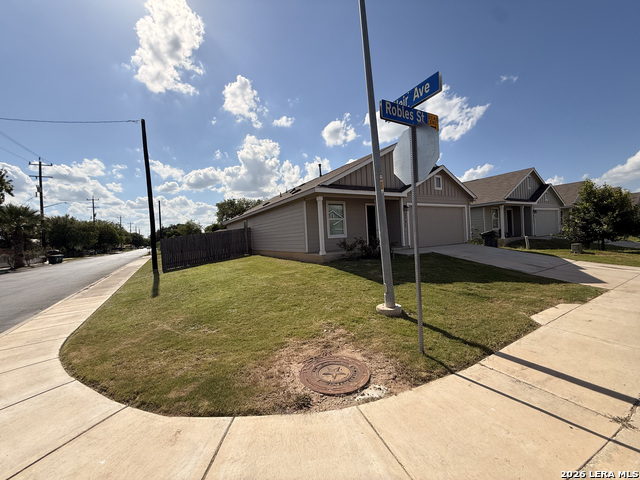 2731 Robles St Property Photo 4