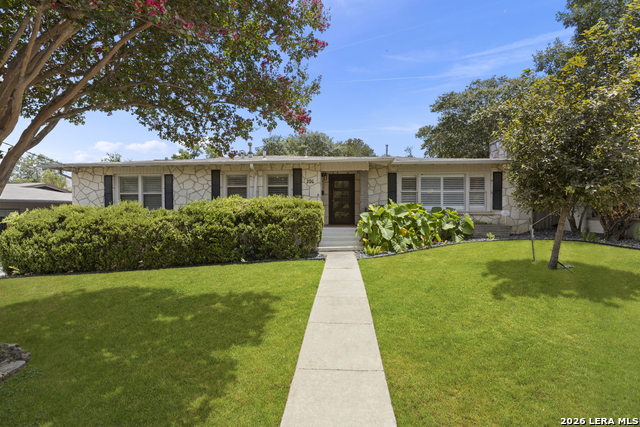 206 E Agarita Ave Property Photo 1