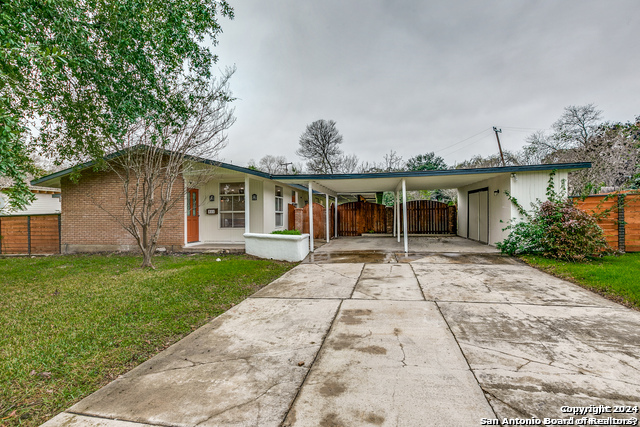 511 E Hathaway Dr Property Photo 1