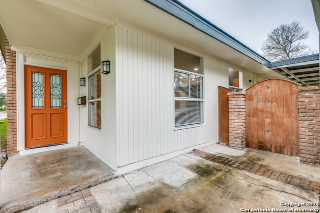 511 E Hathaway Dr Property Photo 3