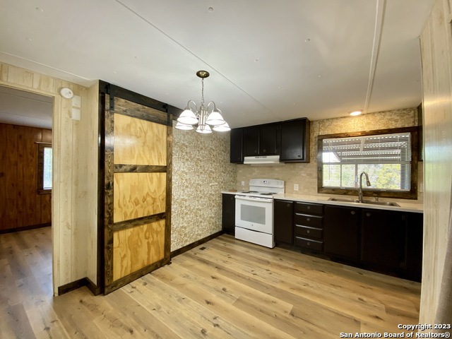 1240 Highview St Property Photo 5