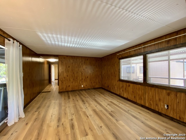 1240 Highview St Property Photo 9