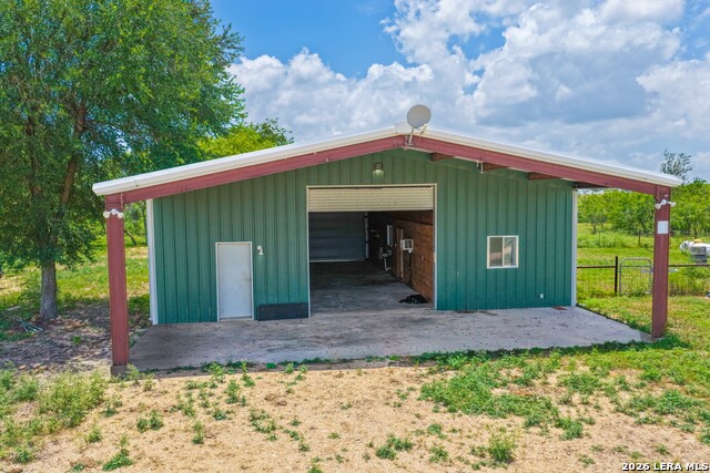 2249 Long Rd Property Photo 6