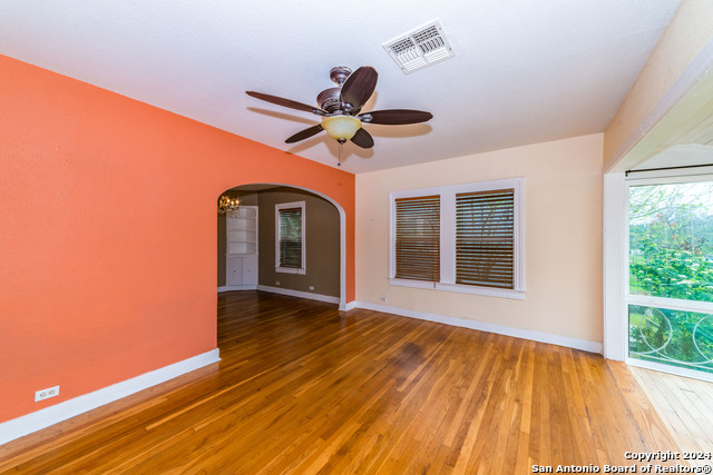 2218 W Mistletoe Ave Property Photo 5