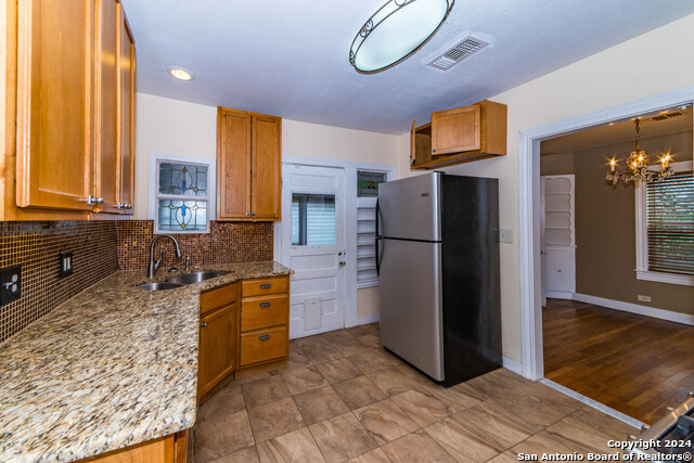 2218 W Mistletoe Ave Property Photo 14