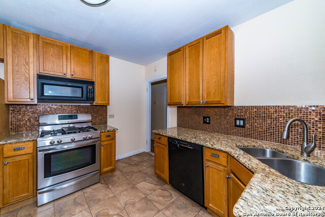 2218 W Mistletoe Ave Property Photo 15