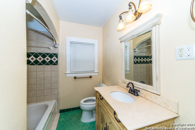 2218 W Mistletoe Ave Property Photo 19