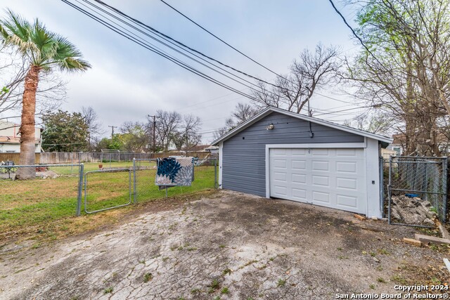 2218 W Mistletoe Ave Property Photo 26
