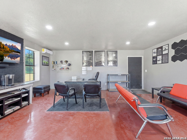 117 Business Dr Property Photo 4