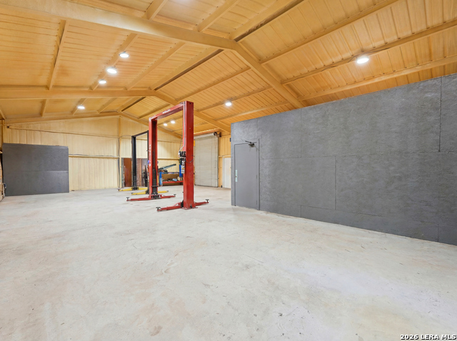 117 Business Dr Property Photo 5