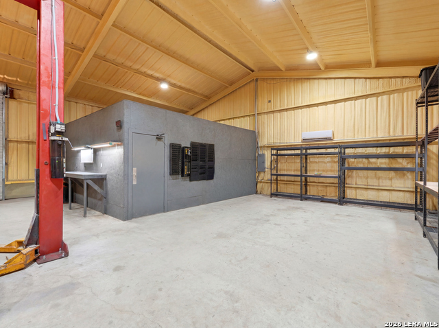 117 Business Dr Property Photo 8