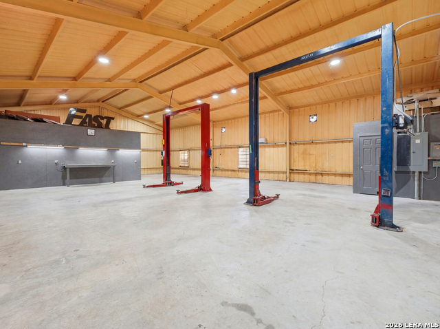 117 Business Dr Property Photo 10