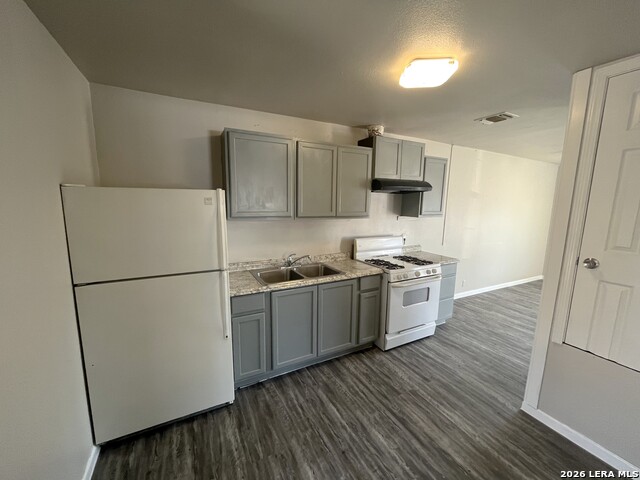 437 Lovera Blvd Property Photo 4