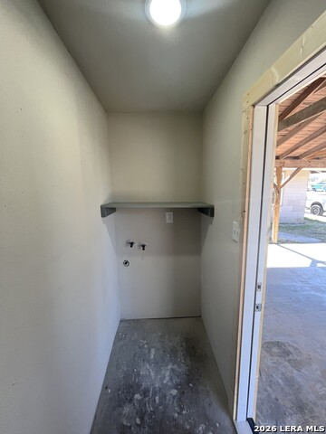 437 Lovera Blvd Property Photo 10