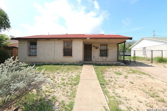 1108 Yoblanda Dr Property Photo 2