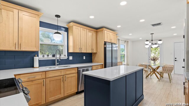 1523 Camellia Ln Property Photo 2