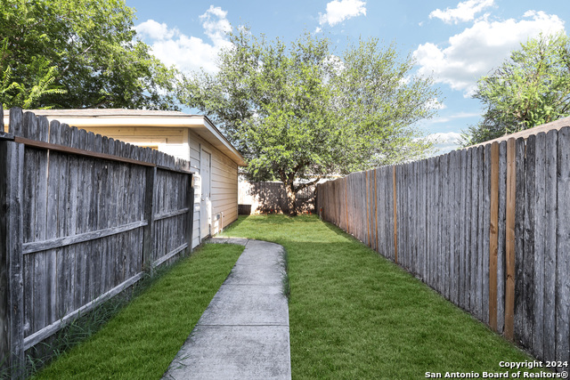 10302 Lateleaf Oak Property Photo 22
