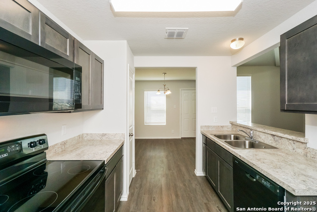 10710 Apple Pie Property Photo 4